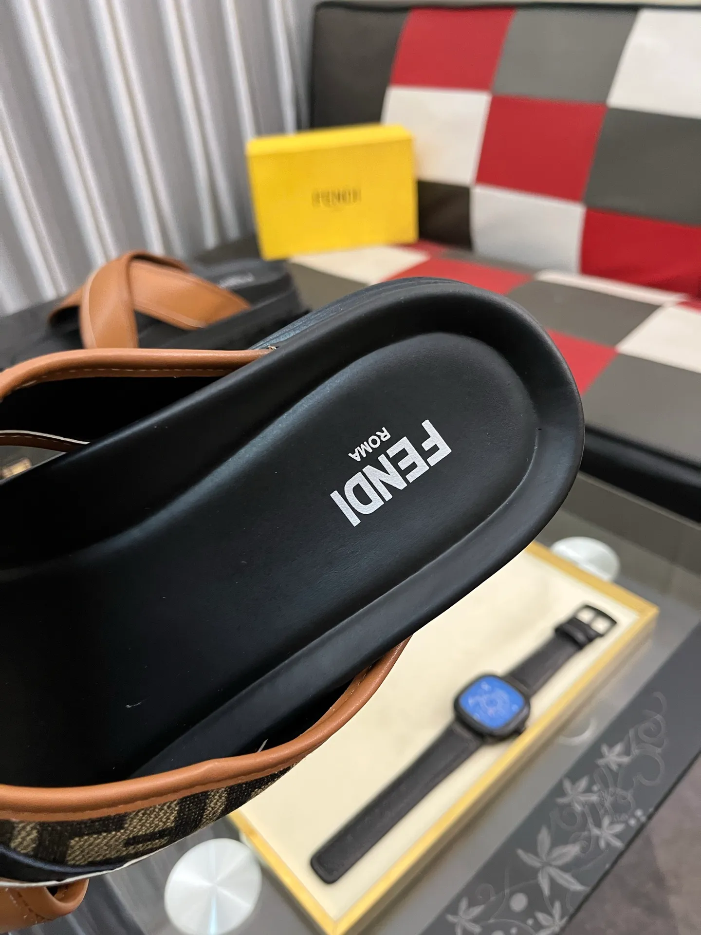 Men's men's shoes💰320⌚️⌚️FENDI Fendi slippers and sandals are shipped💄How can this summer be without the blessing of little monsters💄Original imported special hardware decorative pattern➕Original private model outsole! Details determine success or failure, good quality is not afraid of magnifying details! It feels super comfortable on your feet! This summer you need a pair of trendy, cool and comfortable sandals👣 Standard size: 38-443️⃣Colors available